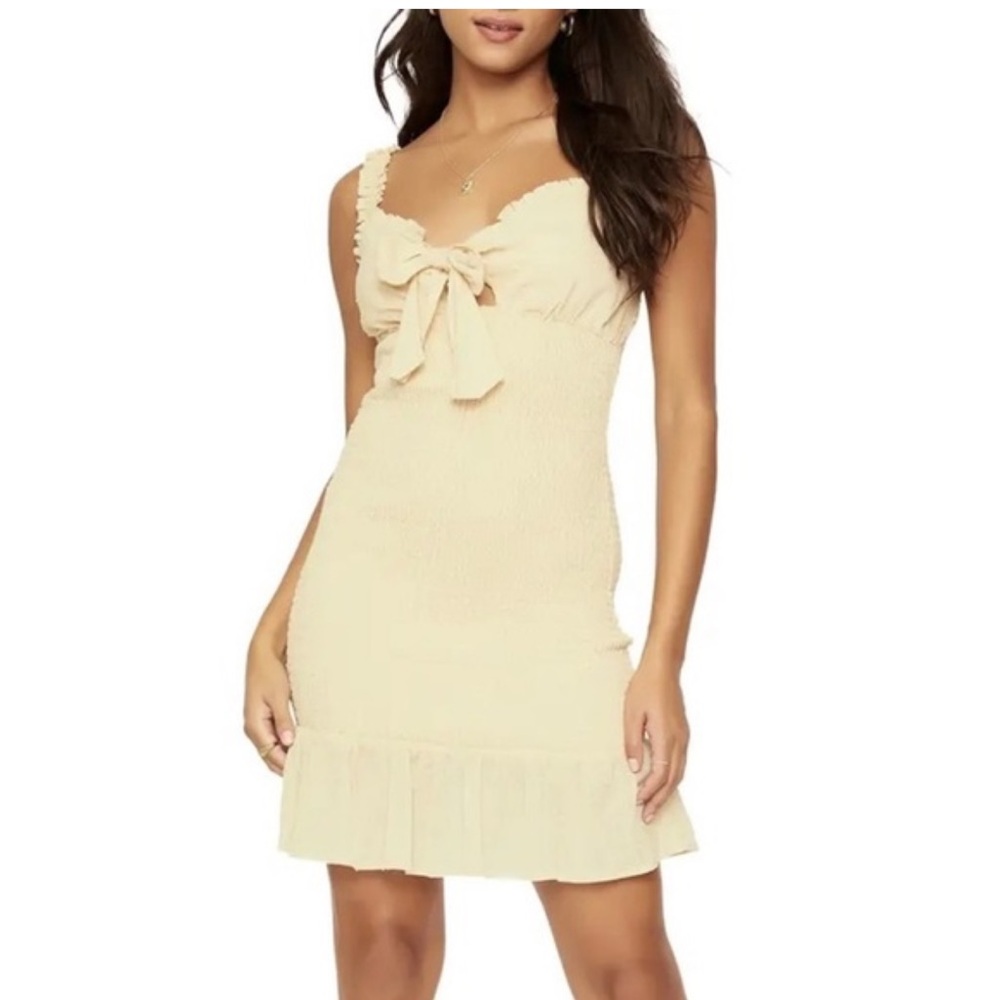 Lost + wander ruched cream dress with ruffles. Bodycon size small NWT